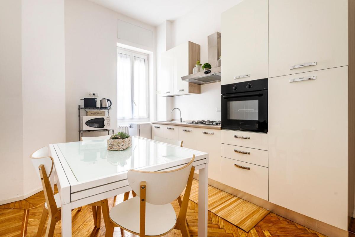 Exclusive 3 Bedrooms Near Duomo Milaan